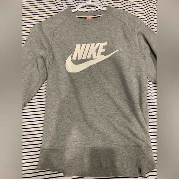Nike sweatshirt - Picture 1 of 3